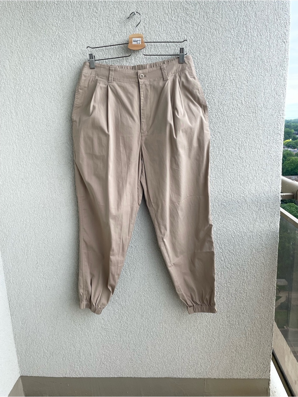 Cotton blend Uniqlo Women's Tan Pleated Jogger Chinos